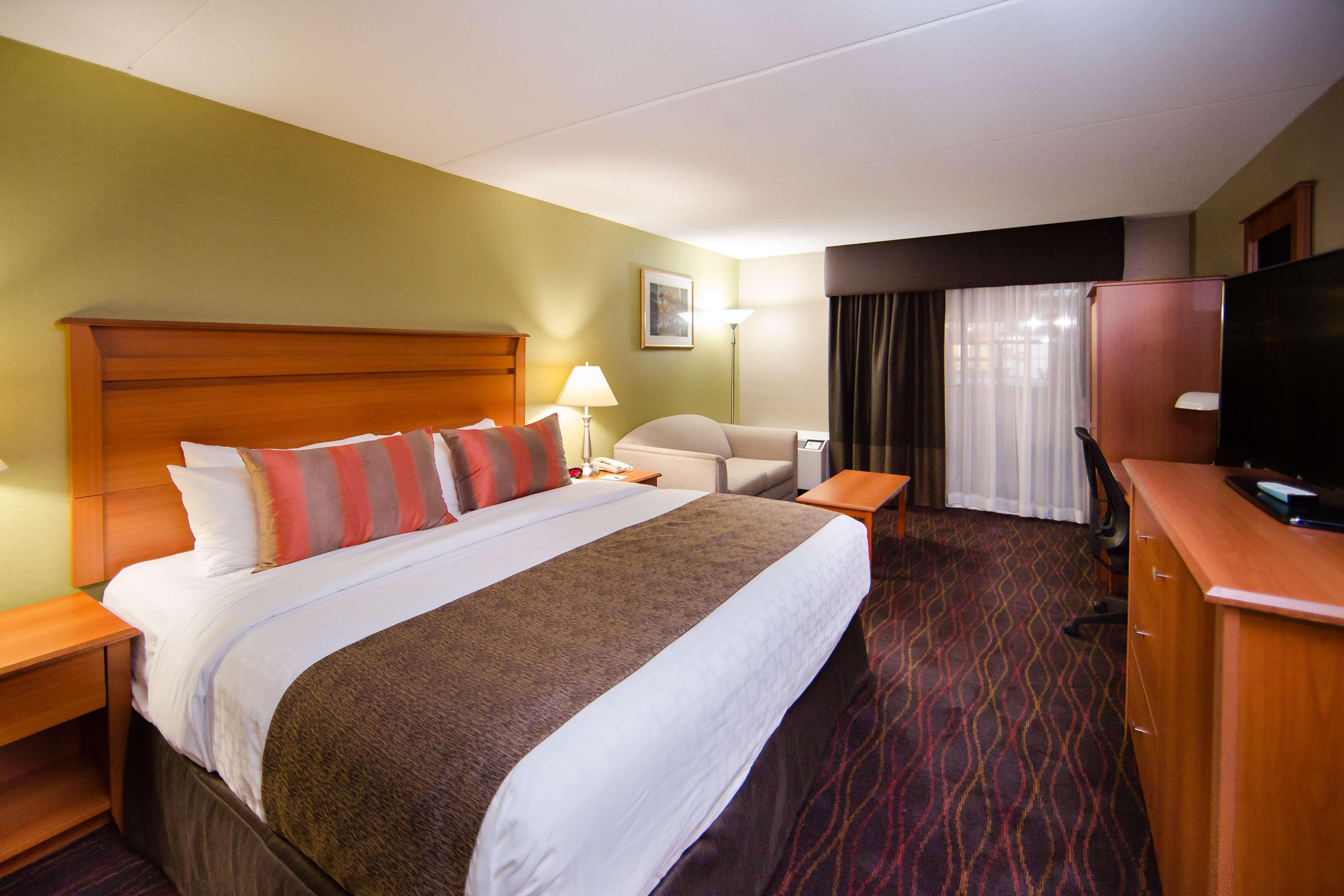 Best Western Plus Ottawa Kanata Hotel And Conference Centre Exterior photo
