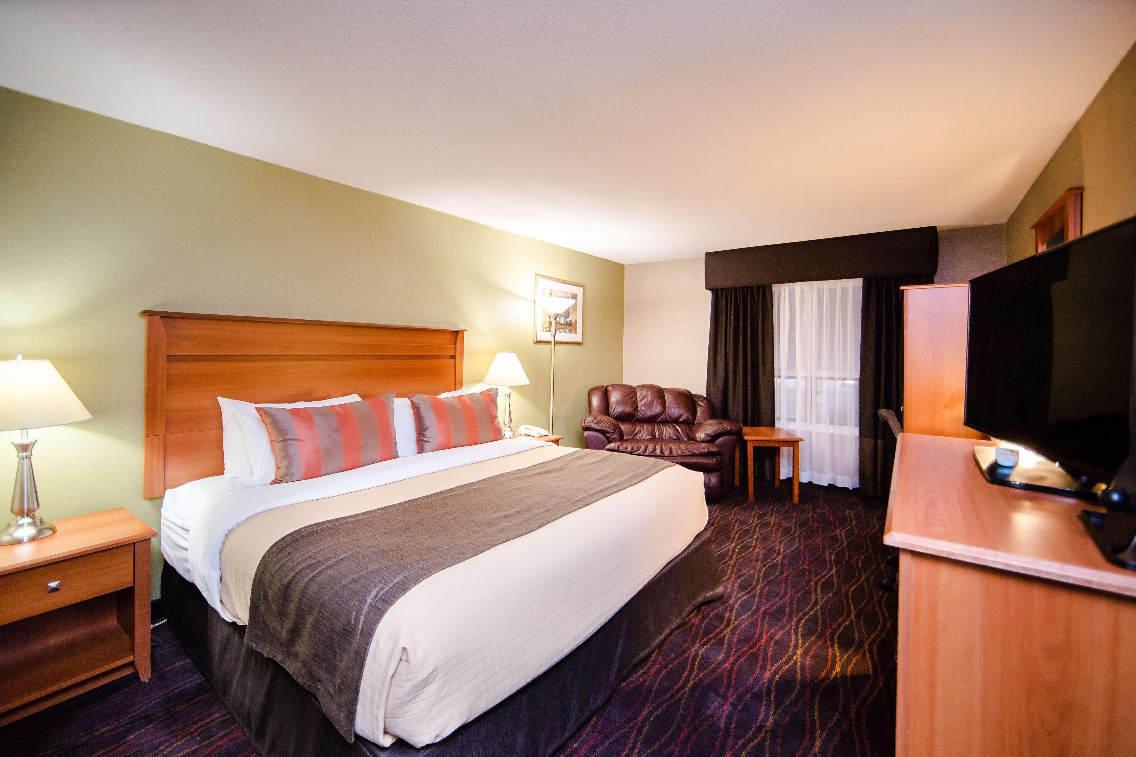 Best Western Plus Ottawa Kanata Hotel And Conference Centre Exterior photo