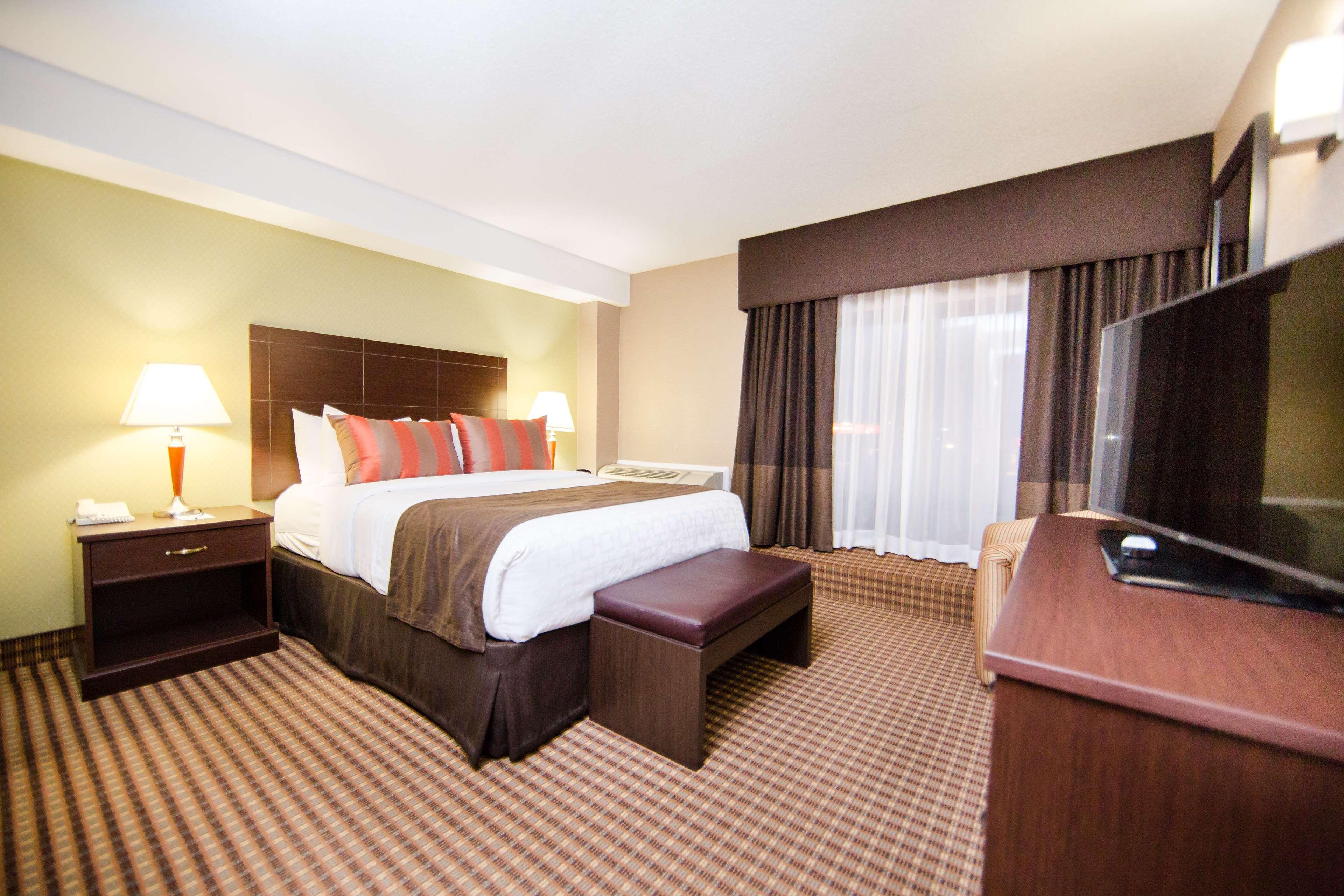 Best Western Plus Ottawa Kanata Hotel And Conference Centre Exterior photo