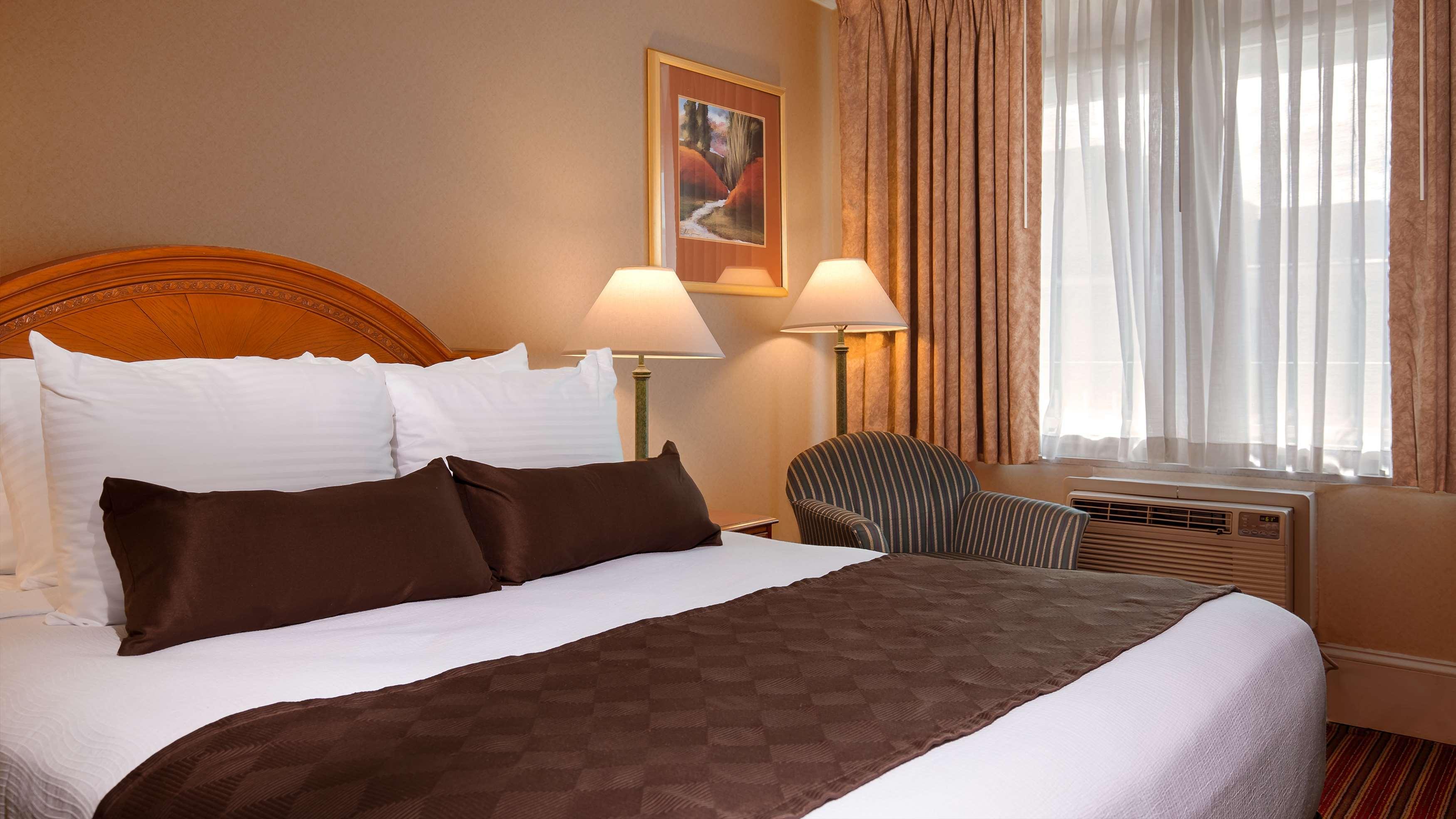 Best Western Plus Ottawa Kanata Hotel And Conference Centre Exterior photo