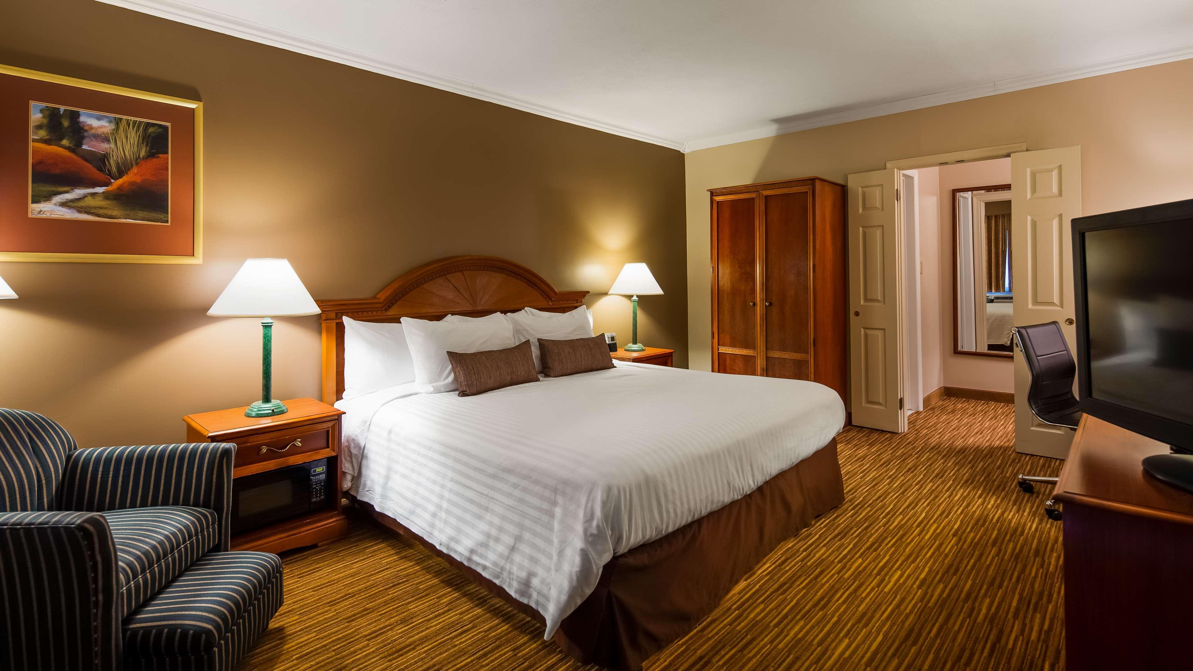 Best Western Plus Ottawa Kanata Hotel And Conference Centre Exterior photo