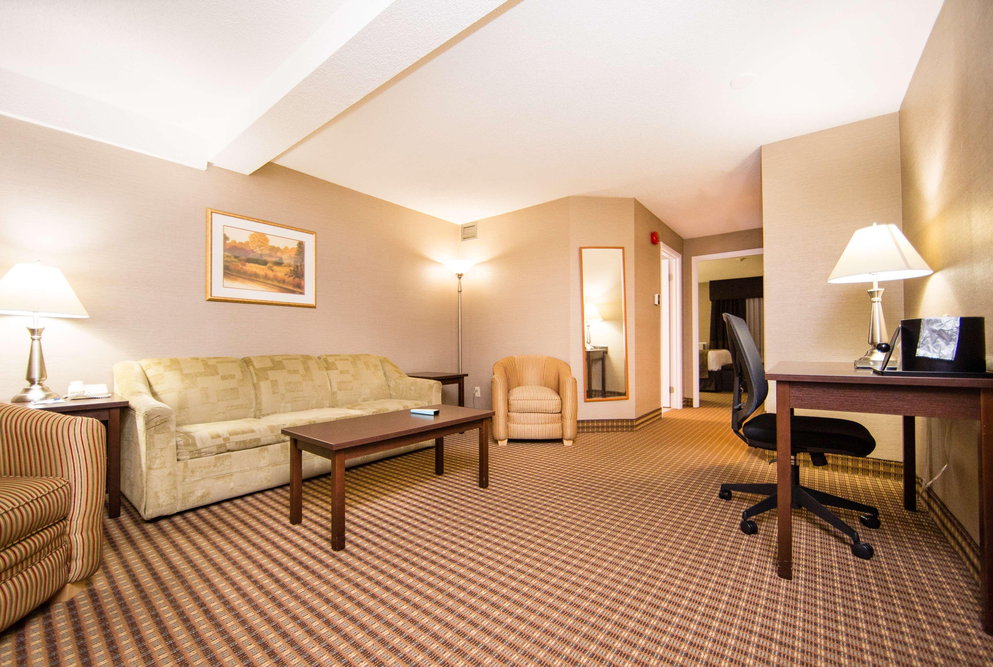 Best Western Plus Ottawa Kanata Hotel And Conference Centre Exterior photo