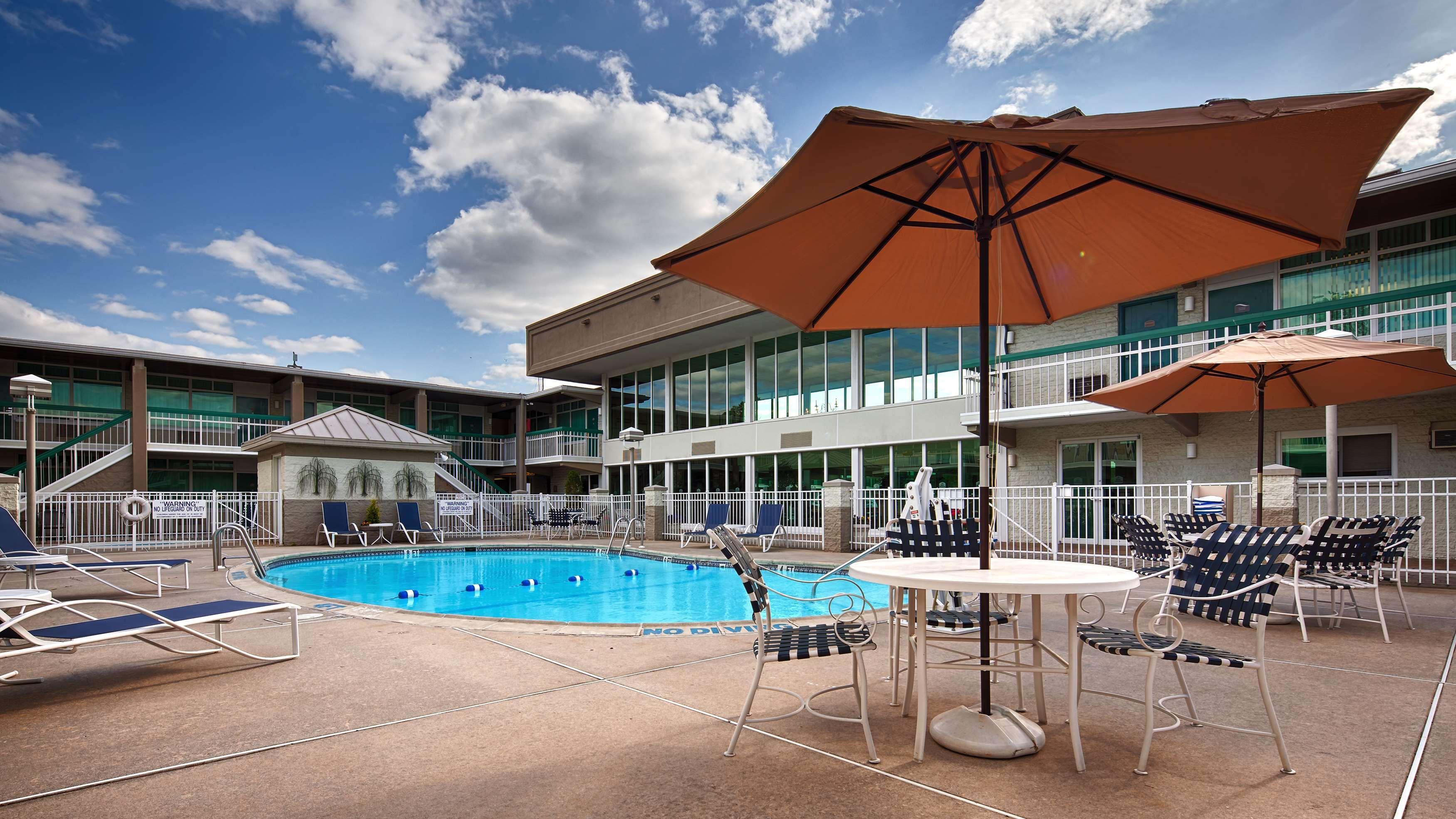 Best Western Plus Ottawa Kanata Hotel And Conference Centre Exterior photo