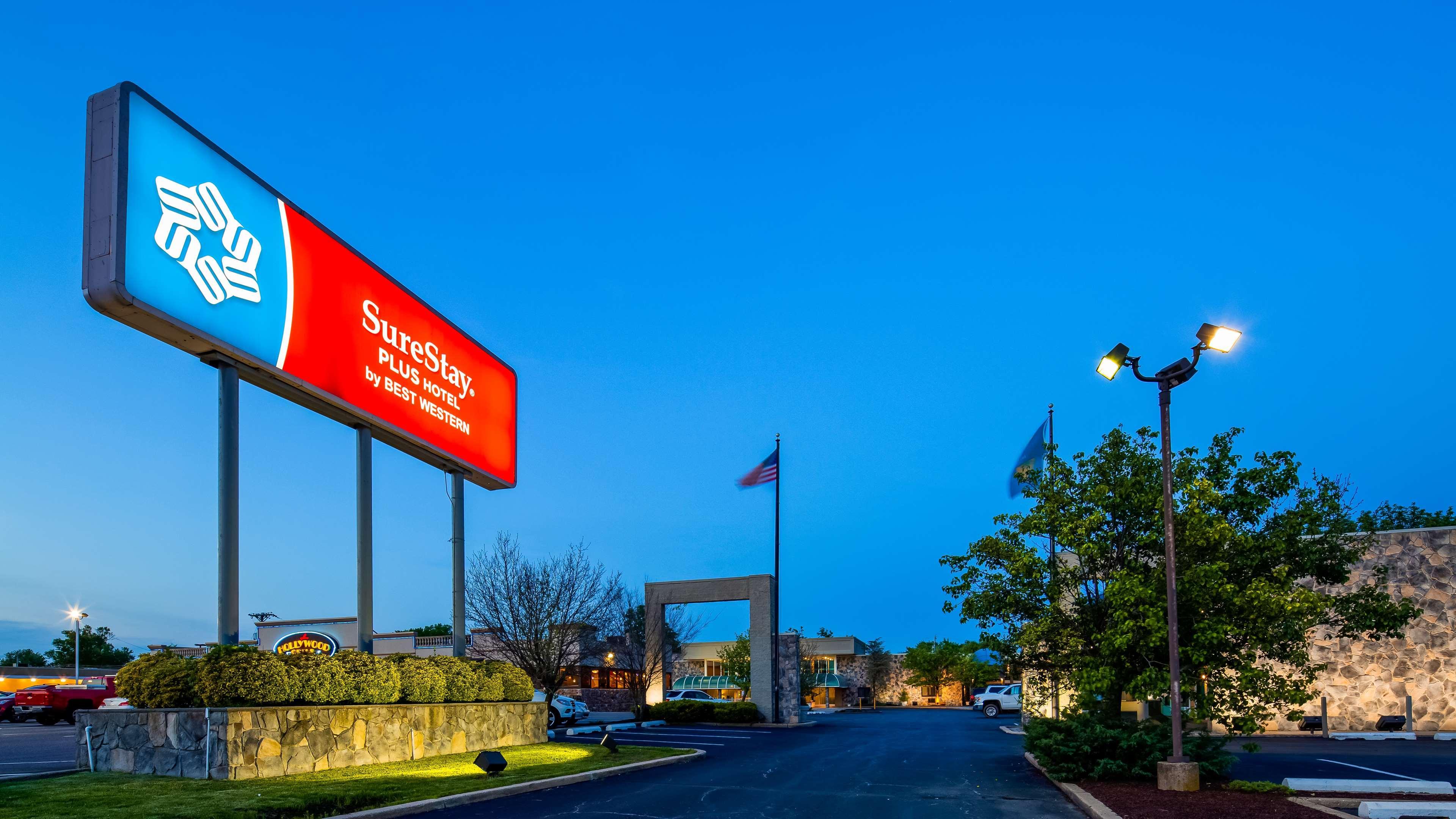 Best Western Plus Ottawa Kanata Hotel And Conference Centre Exterior photo