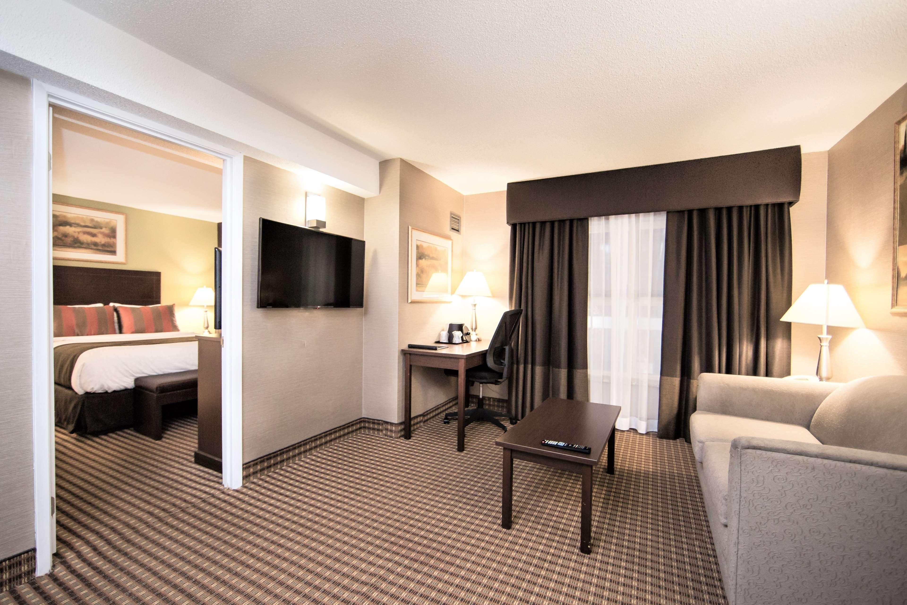 Best Western Plus Ottawa Kanata Hotel And Conference Centre Exterior photo