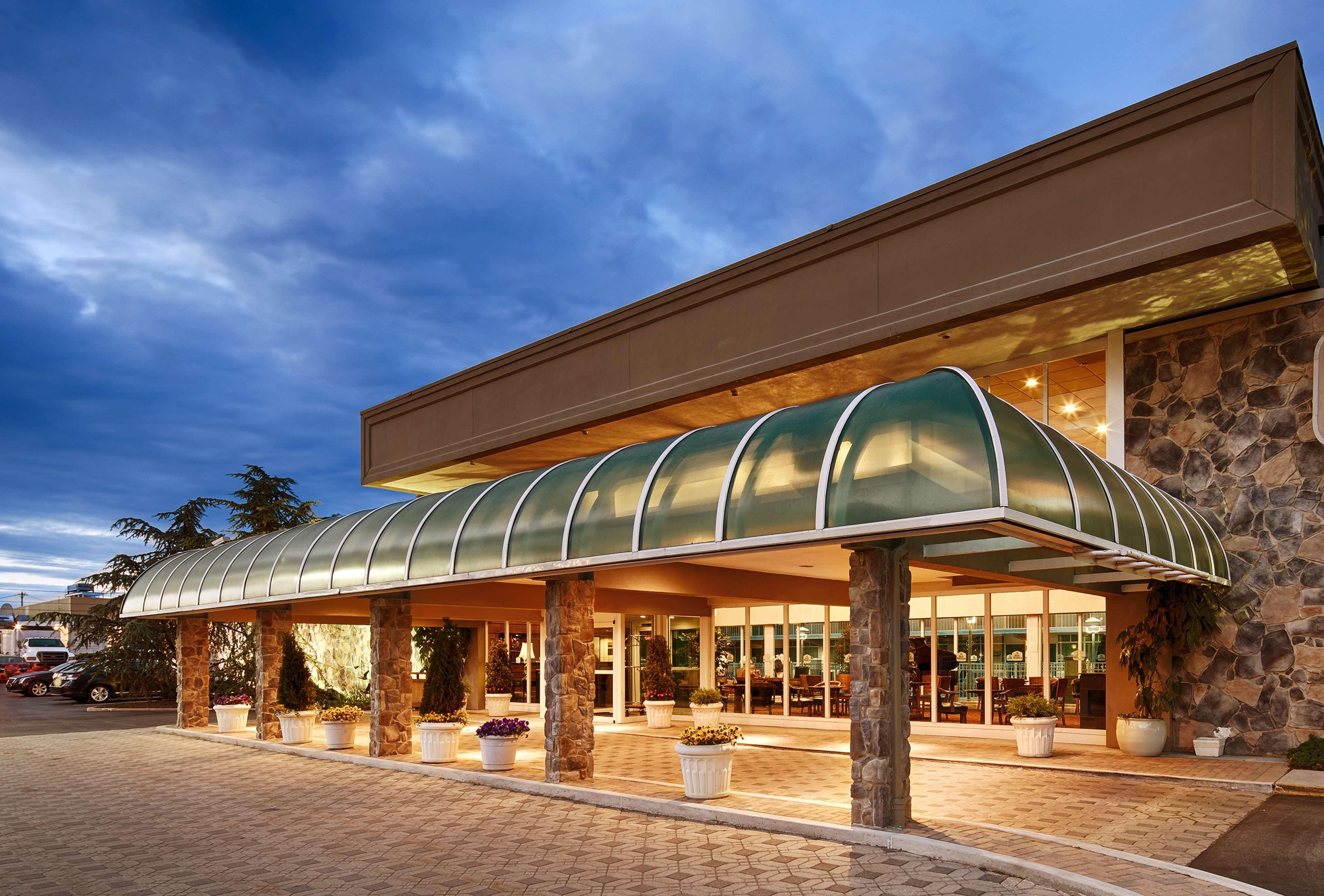 Best Western Plus Ottawa Kanata Hotel And Conference Centre Exterior photo