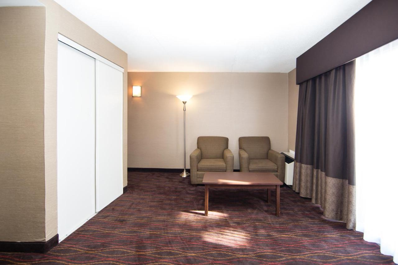Best Western Plus Ottawa Kanata Hotel And Conference Centre Exterior photo